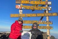 Deux Estriens montent le Kilimandjaro pour soutenir l’organisme JEVI de Sherbrooke